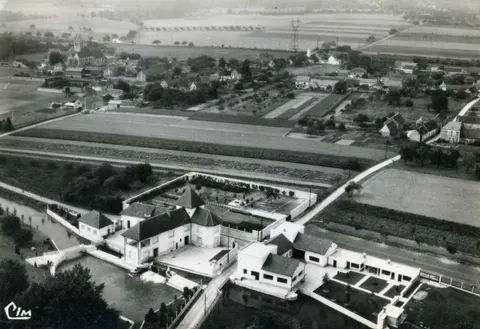 Reconstruit en maison de maître